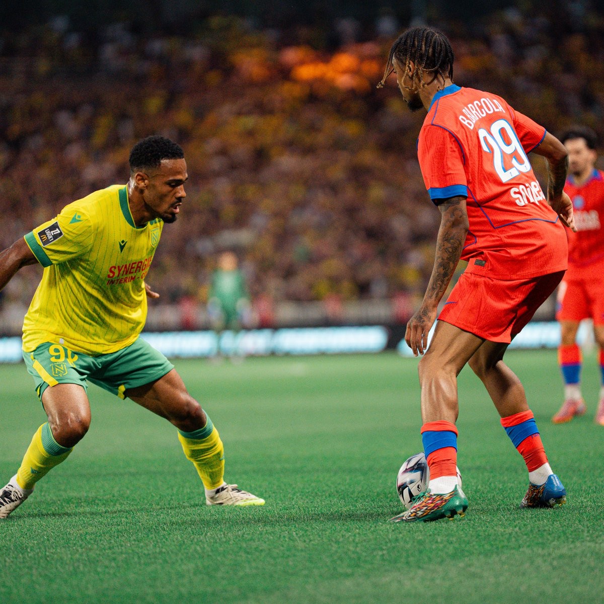 完美足球官网-里程碑夜！巴黎圣日耳曼复出首秀，欧篮联国际比赛日刷纪录，赛场秩序良好，身体对抗强度拉满